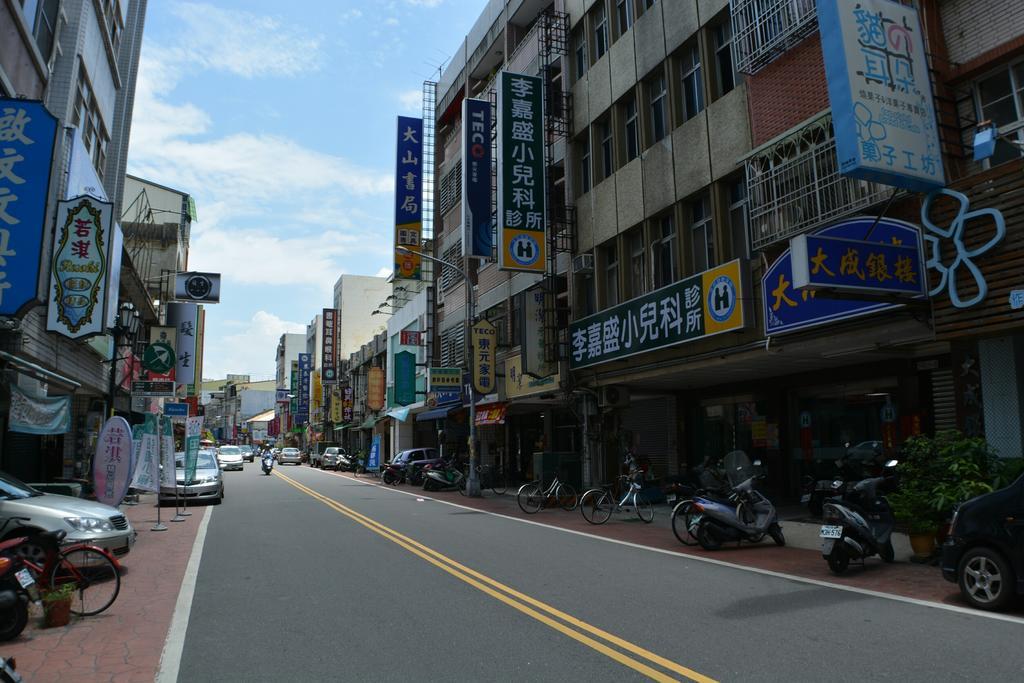 Отель 微旅時尚旅店 Доулю Экстерьер фото
